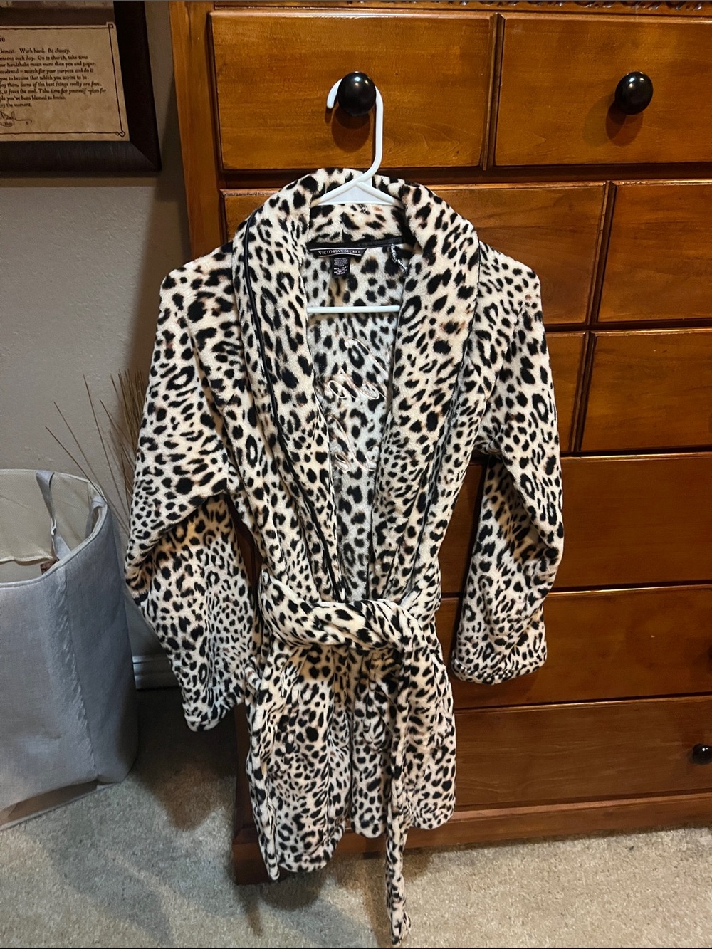 Victoria's Secret Leopard Plush Robe in Cream and Black